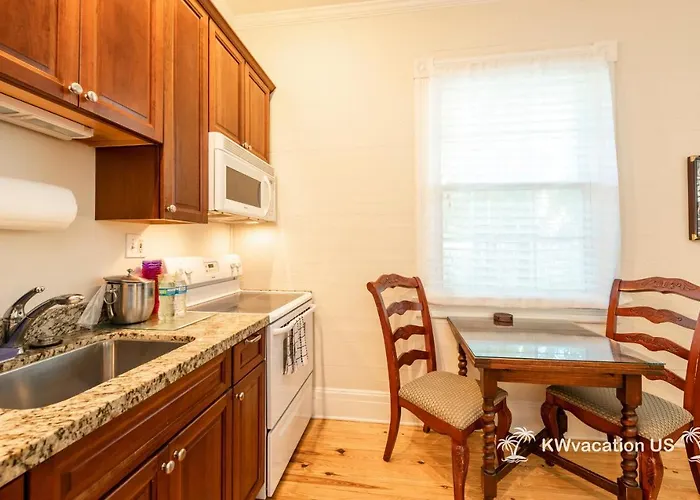 The Island Suite At Kw Vacation
